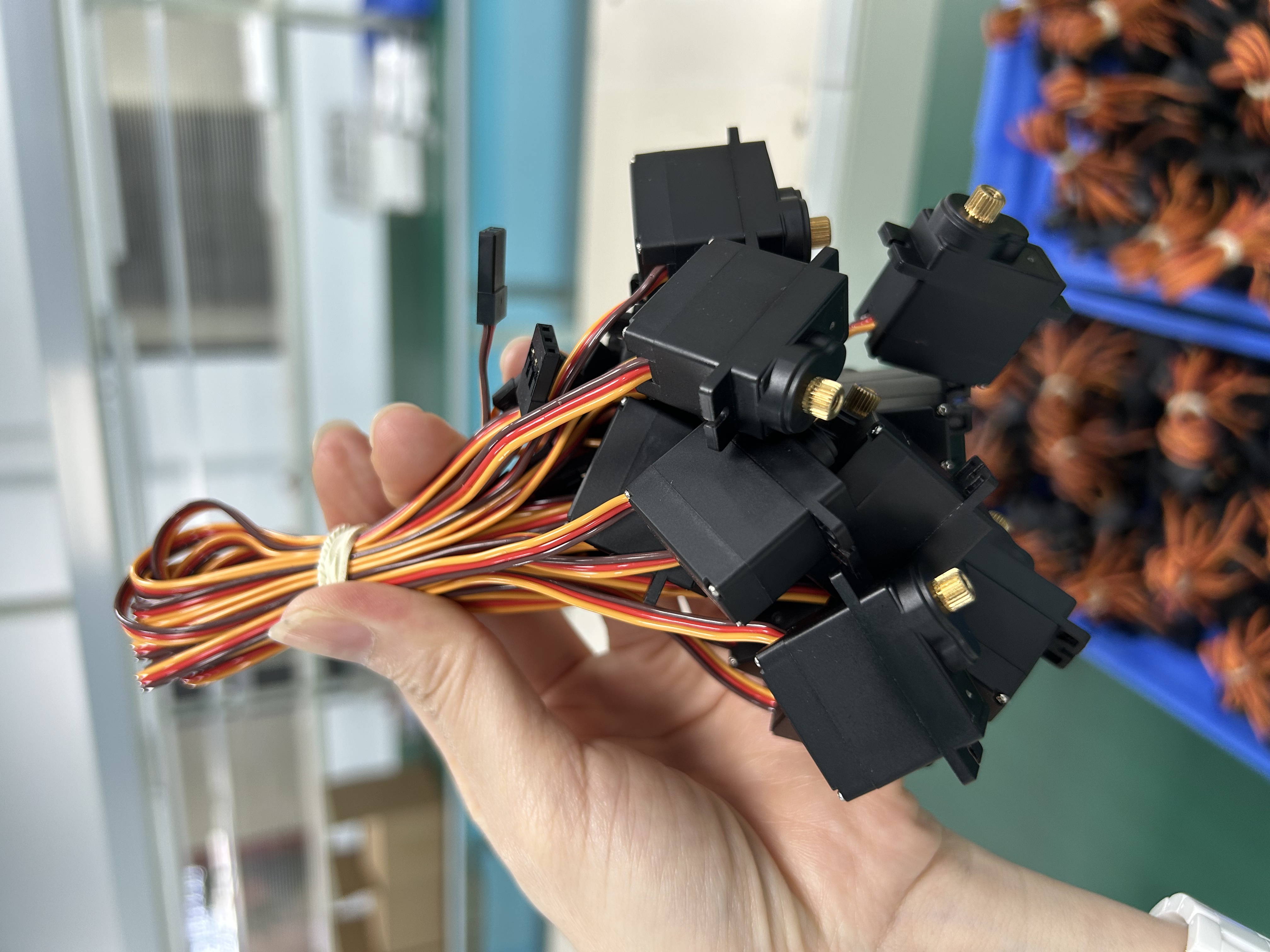 XS002A Plastic Servo Motor Mini Servo Motors RC Airplane Parts Car Boat Helicopter Robot Maker Education 9G Torque