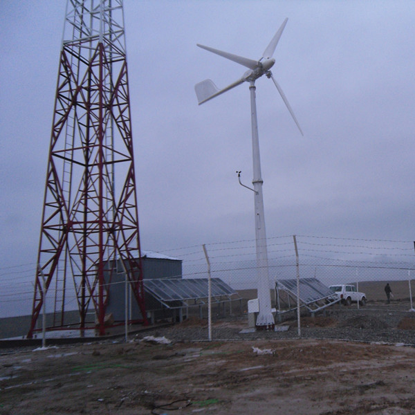 Plan de solución de suministro de energía para estación de comunicación móvil con generador solar de turbina eólica