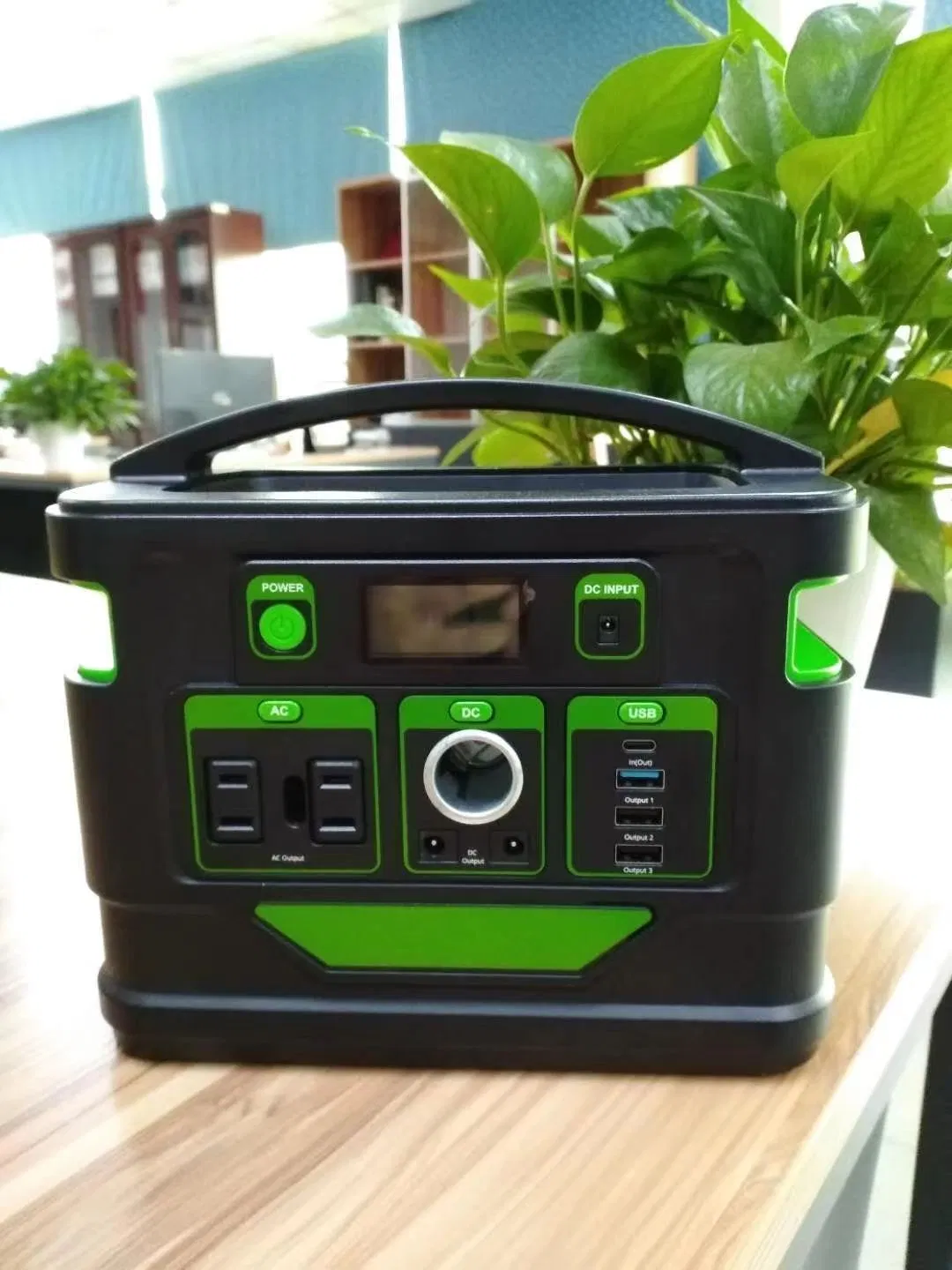 Generador solar portátil y móvil para uso doméstico y comercial