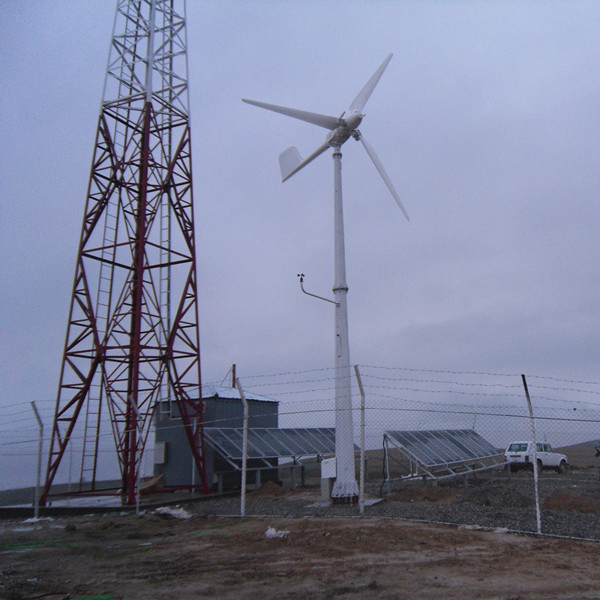 Plan de solución de suministro de energía para estación de comunicación móvil con generador solar de turbina eólica