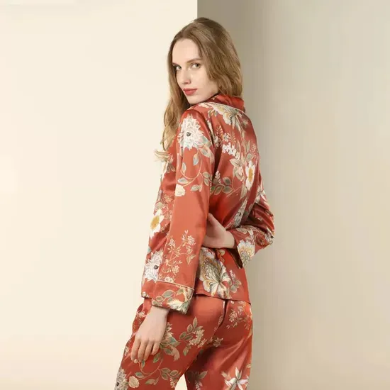 Conjunto de Pijamas Longos de Seda Personalizados para Mulheres em Moda Casual