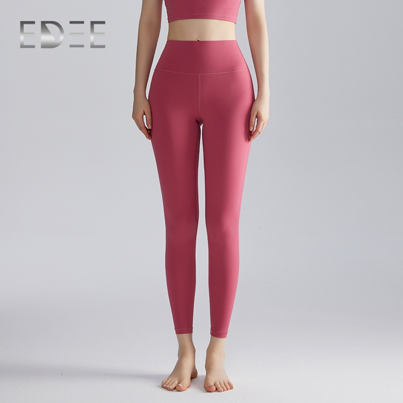 Roupas esportivas confortáveis e modernas para mulheres em movimento