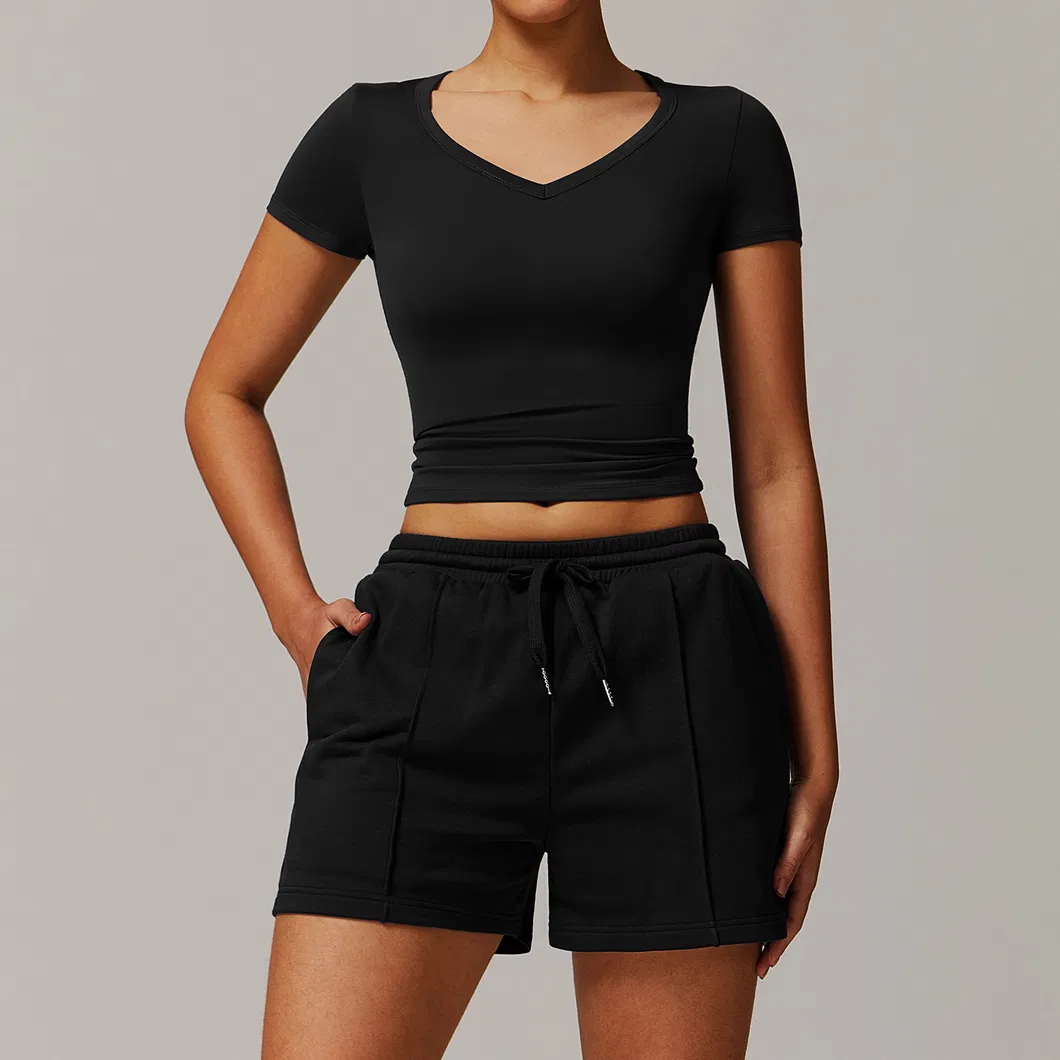 Calças curtas esportivas de cintura alta, camisa de roupas esportivas para o traje casual feminino durante o treino
