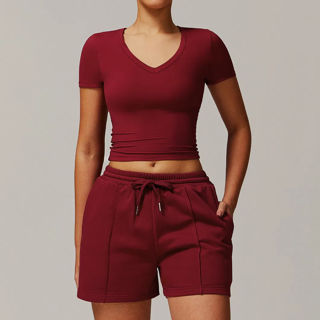 Calças curtas esportivas de cintura alta, camisa de roupas esportivas para o traje casual feminino durante o treino
