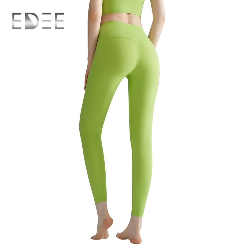 Roupas esportivas confortáveis e modernas para mulheres em movimento