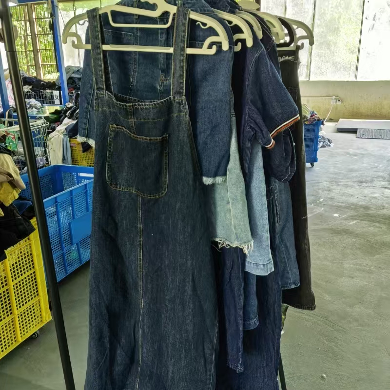 Saia de jeans feminina de segunda mão de nível A à venda por atacado em roupas usadas Bale