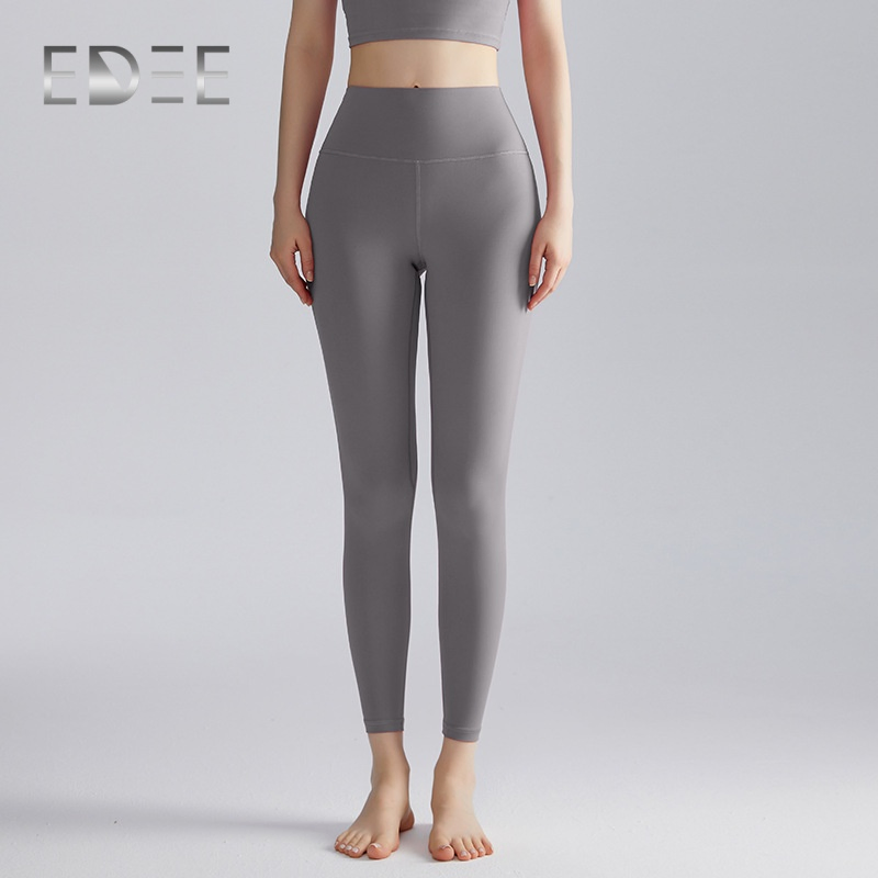 Roupas esportivas confortáveis e modernas para mulheres em movimento