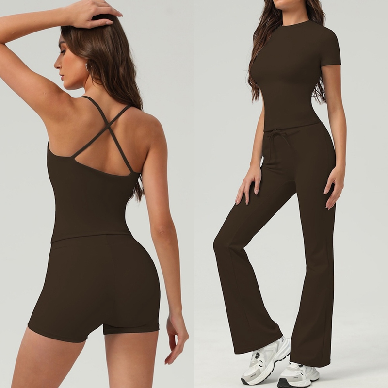 4-Piece Roupas de Esporte Fofas para Mulheres, Top de Ginástica Almofadado + Camiseta de Exercício de Manga Curta + Shorts com Corda de Ajuste &amp; Calças Flare para Dança Conjunto de Roupas de Fitness