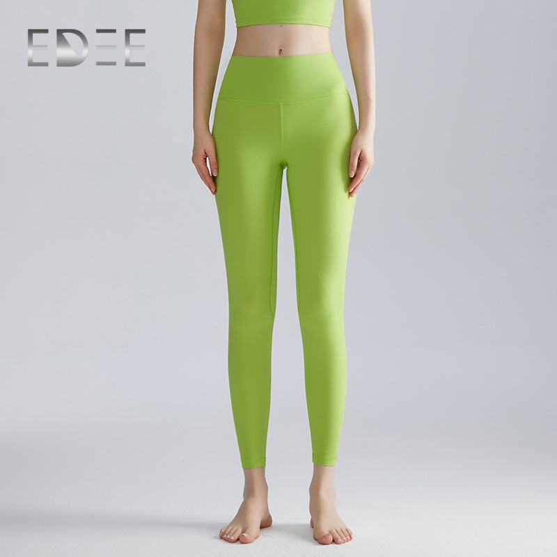Roupas esportivas confortáveis e modernas para mulheres em movimento