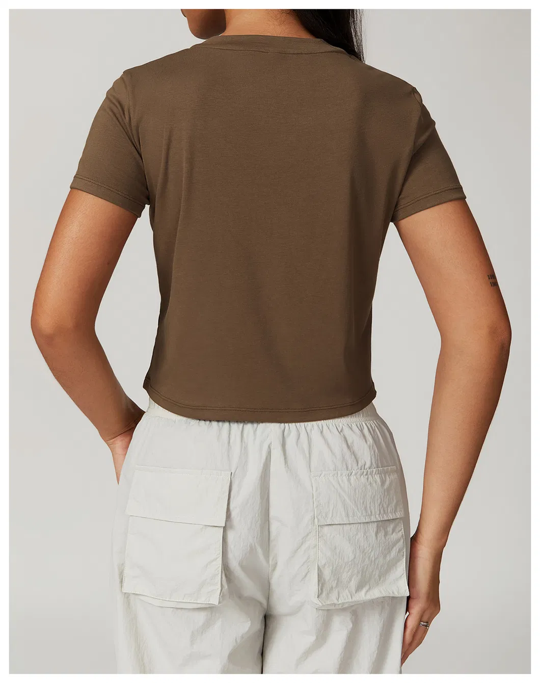 Camiseta Esportiva Slim Fit Feminina com Gola Redonda e Zíper