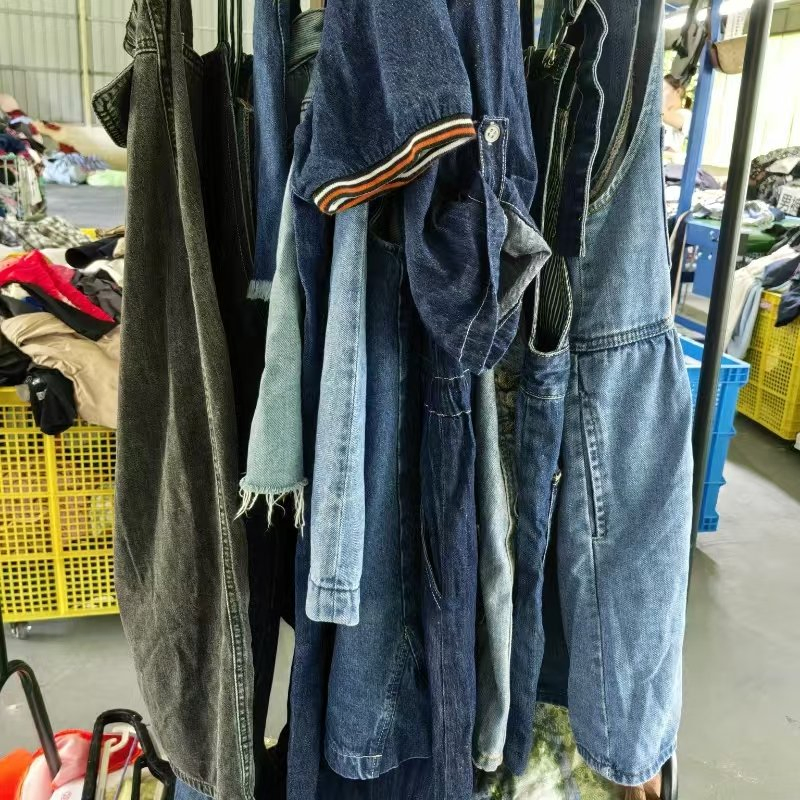 Saia de jeans feminina de segunda mão de nível A à venda por atacado em roupas usadas Bale