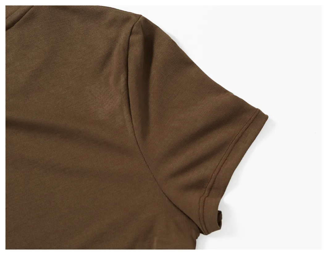Parte traseira da camiseta esportiva slim fit