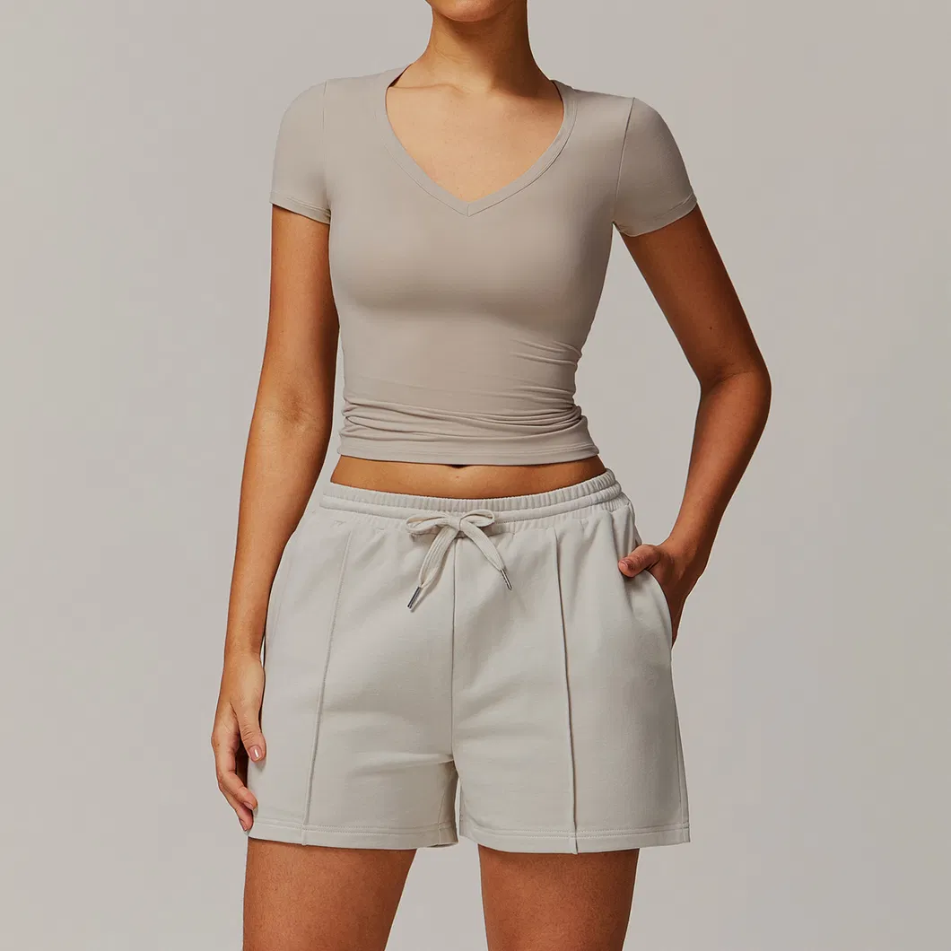 Calças curtas esportivas de cintura alta, camisa de roupas esportivas para o traje casual feminino durante o treino