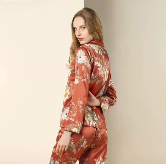 Conjunto de Pijamas Longos de Seda Personalizados para Mulheres em Moda Casual