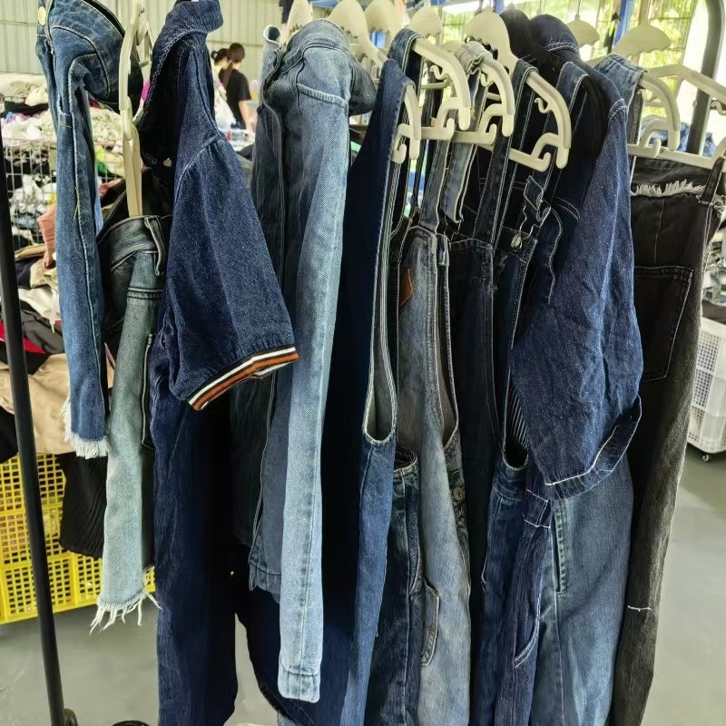 Saia de jeans feminina de segunda mão de nível A à venda por atacado em roupas usadas Bale