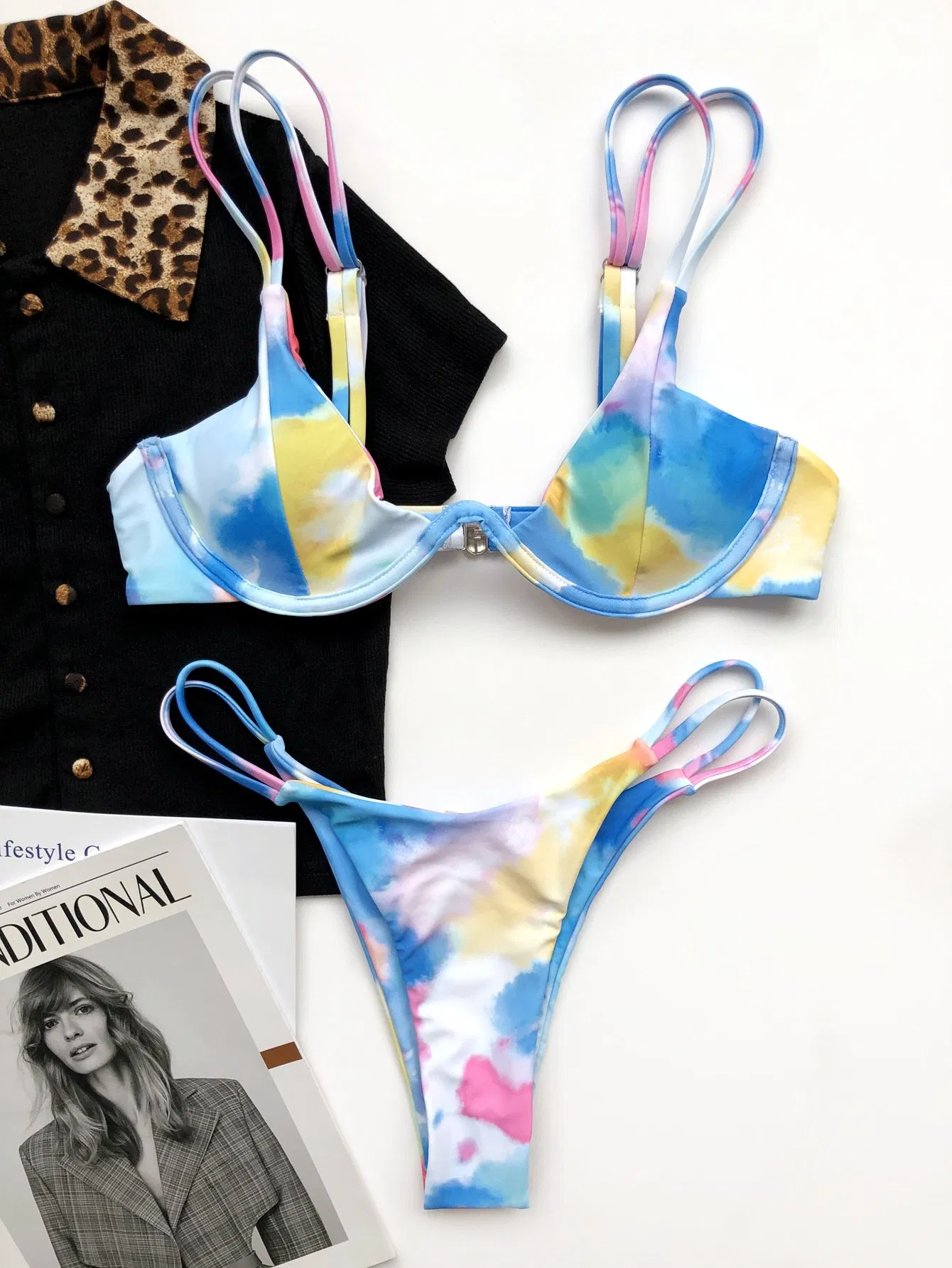 2021 Novo Conjunto de Biquíni Feminino em Duas Peças com Estampa Tie-Dye, Sutiã com Almofada e Efeito Push-up, Roupa de Banho para Praia