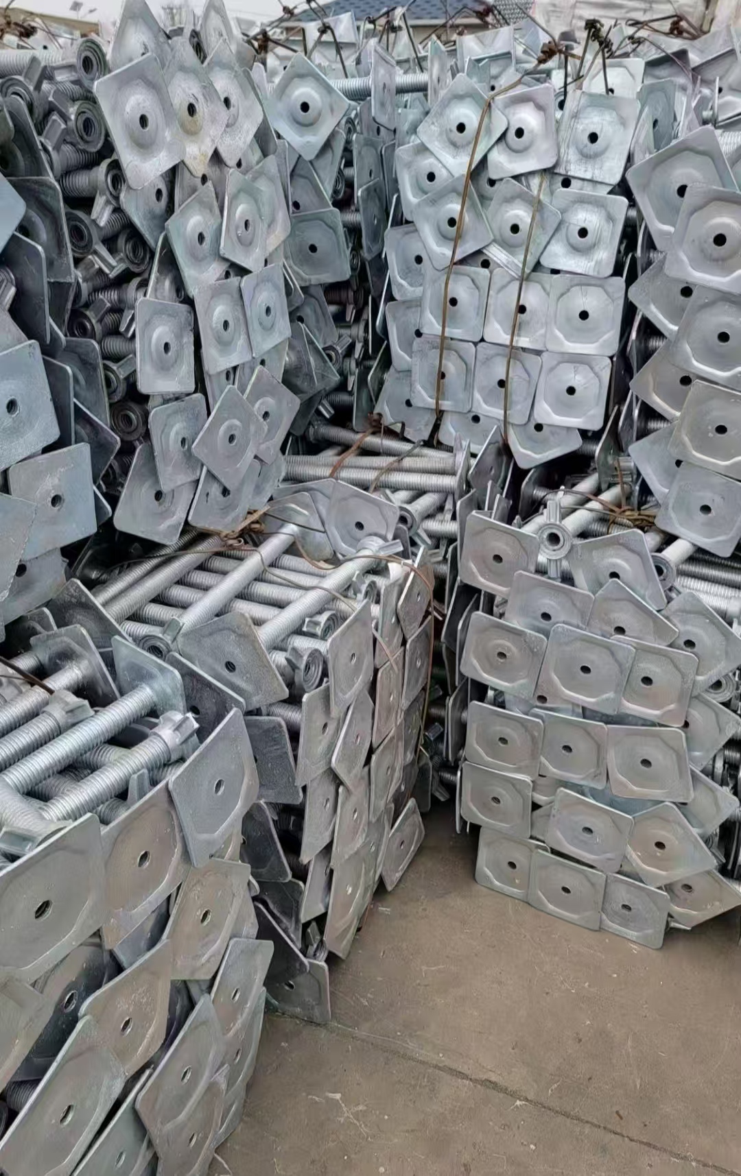 DAZHI DZ-48 Modern Outdoor Scaffolding Formwork U Head Jack Base Screw Jack Nut Q235 Steel High Strength 800kg Load Capacity