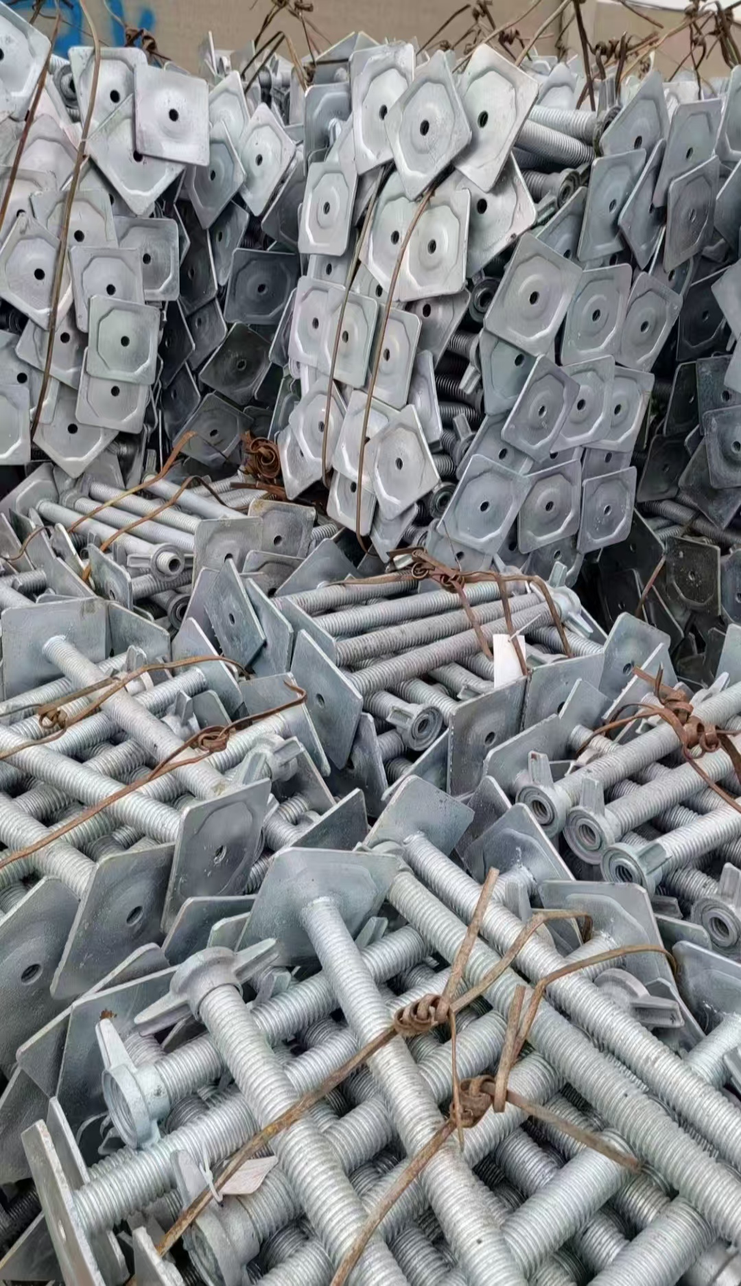 DAZHI DZ-48 Modern Outdoor Scaffolding Formwork U Head Jack Base Screw Jack Nut Q235 Steel High Strength 800kg Load Capacity
