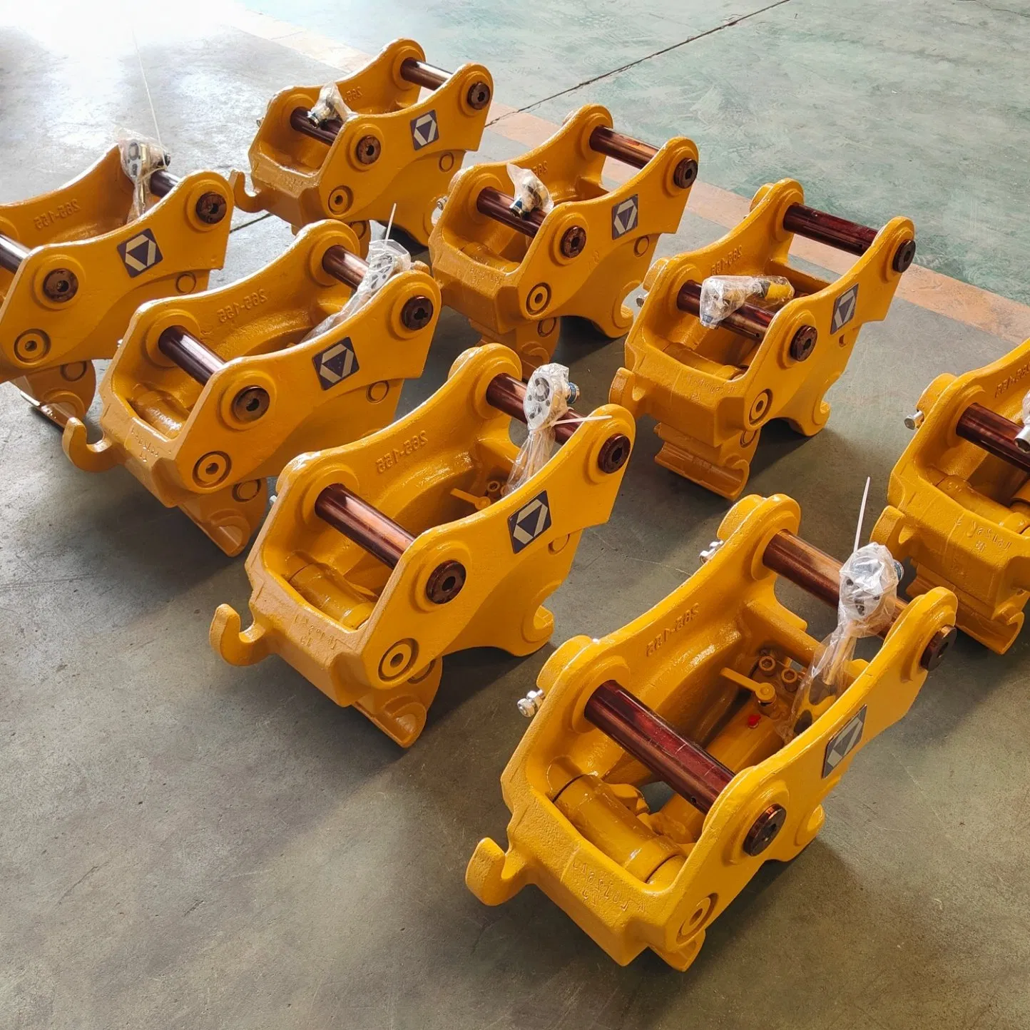 Versatile Hydraulic Quick Hitch Coupler for Heavy-Duty Tasks