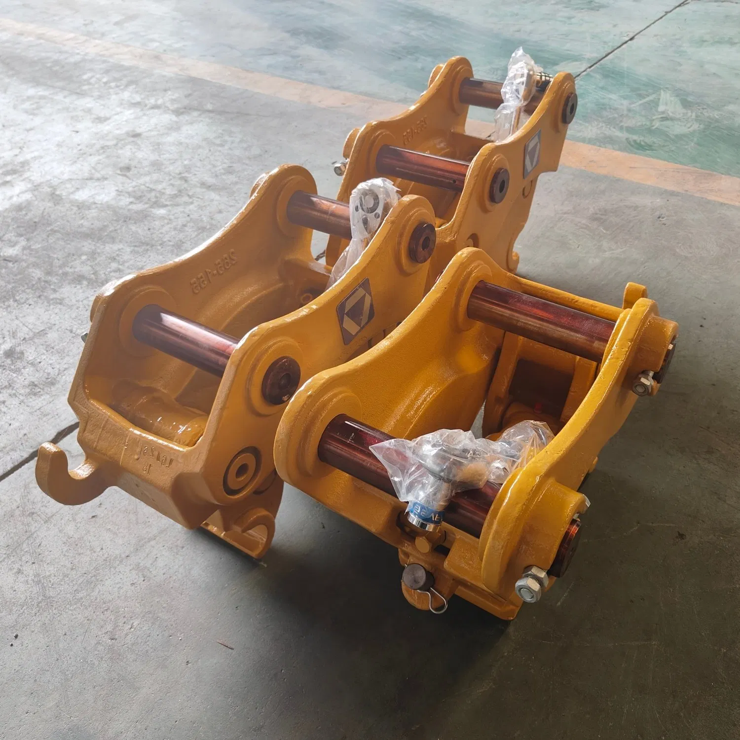 Versatile Hydraulic Quick Hitch Coupler for Heavy-Duty Tasks