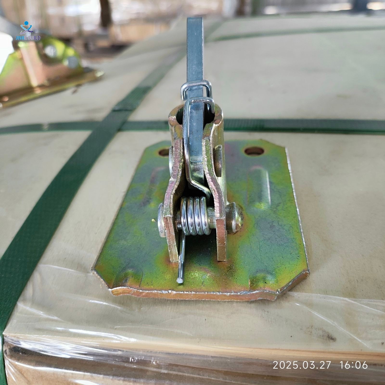 Galvanized Steel Scaffolding Plank Clamp | Scaffold Board Retaining Clamp EN74