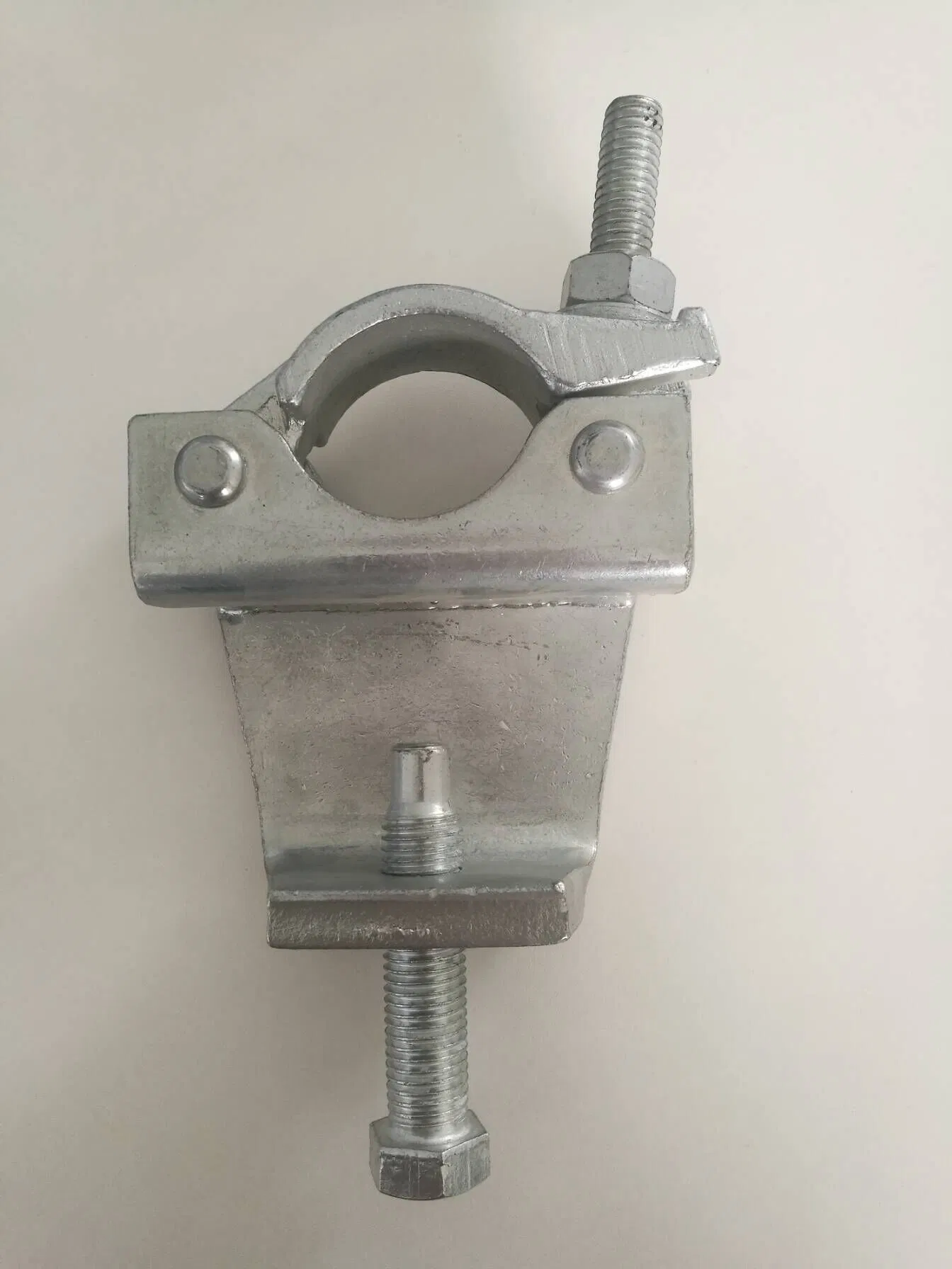 China Manufacturer Connector Swivel Coupler Clamp BS1139 British Type Clamp