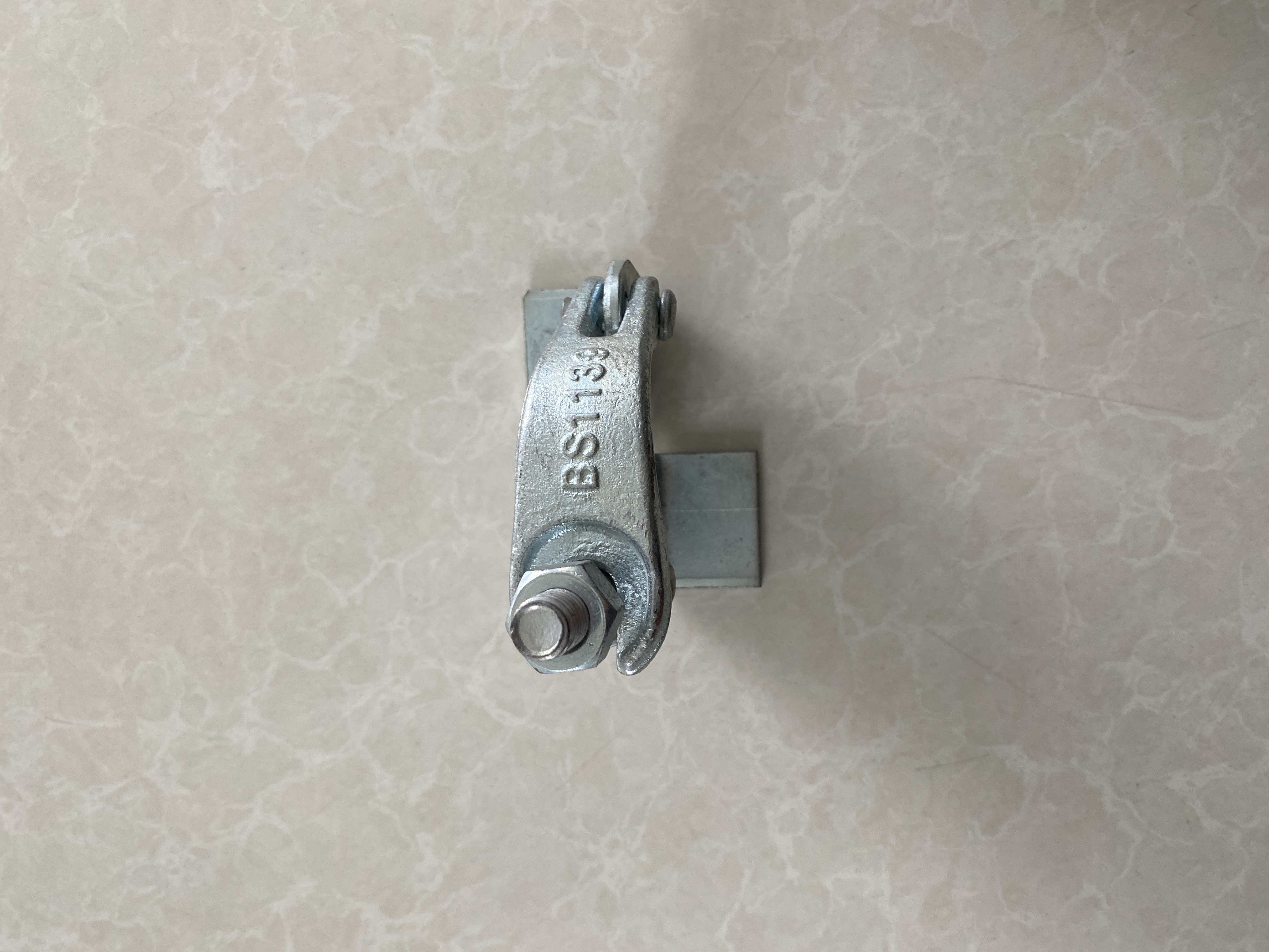 BS1139 EN74 Drop Forged Scaffolding Board Retaining Coupler BRC Clamp Steel Plank Retainer for Scaffolding Tube and Clamp System