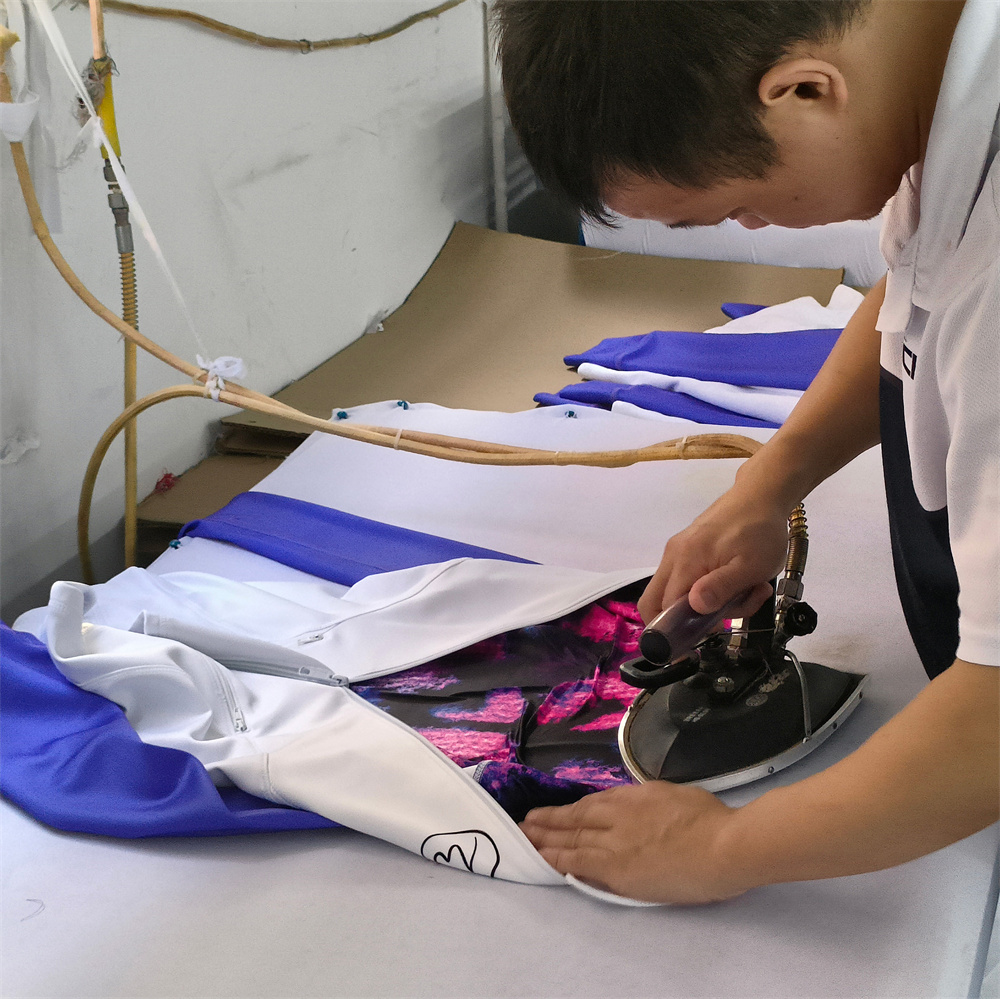 Industrial ironing machine for sportswear finishing