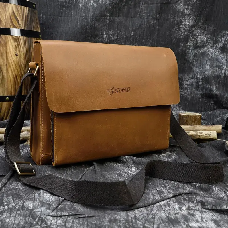 China Genuine Leather Large Capacity Messenger Crossbody Bag Vintage Laptop Bag Factories, Suppliers