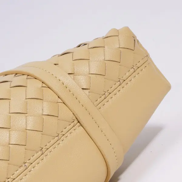 Wholesale New Woven Genuine Leather Shoulder Bag , Fashion Classic Ruched Design, Minimalist High-End Tote Bag , Ladies Handbags Manufacturers, Suppliers