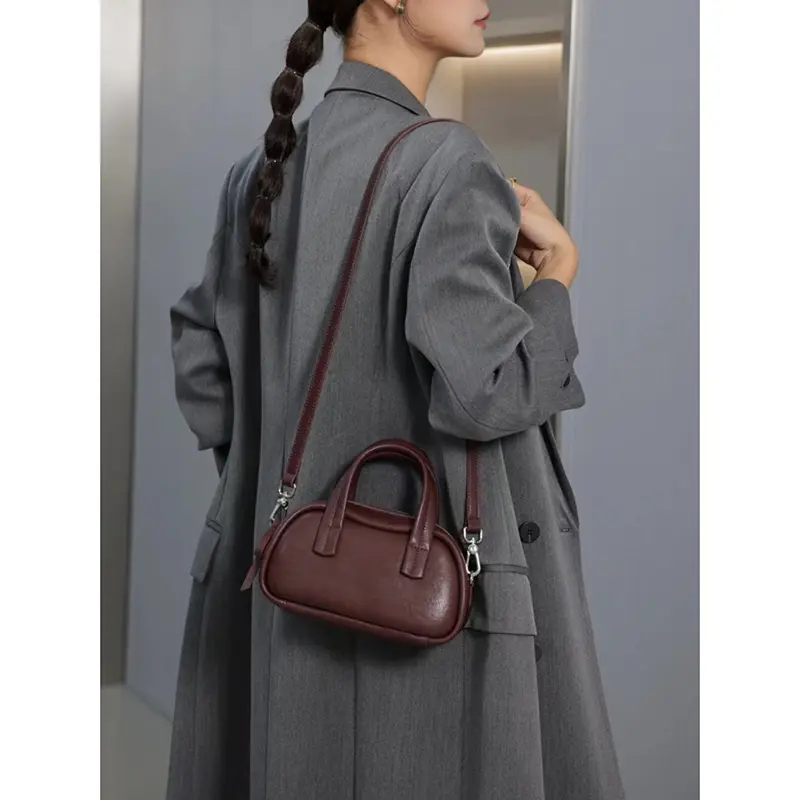Wholesale Cowhide Boston Bag Handheld Shoulder Messenger Bag Bowling Bag Manufacturers, Supplier