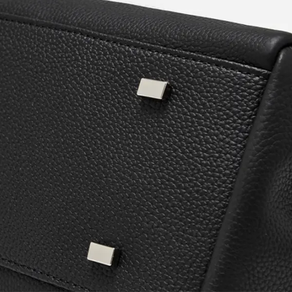 China Minimalist College Style Flip Genuine Leather Messenger Bag, Niche Large Capacity Tote Bag Women's Single Shoulder Handbag Manufacturer, Supplier