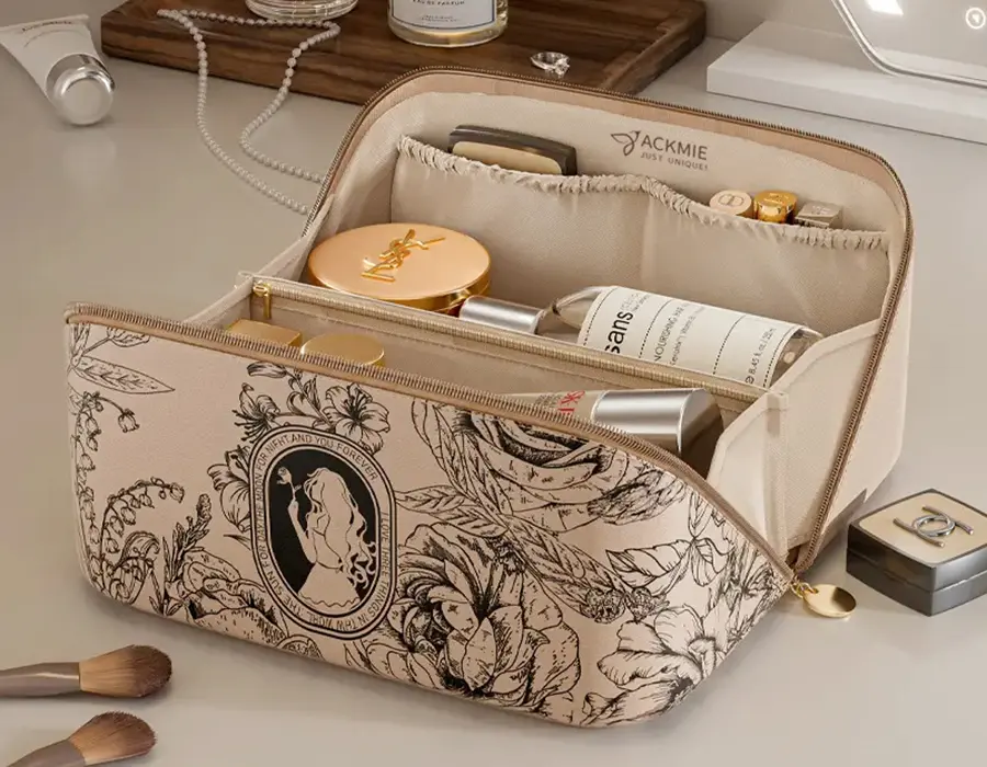 Waterproof Cosmetic Bag Detail