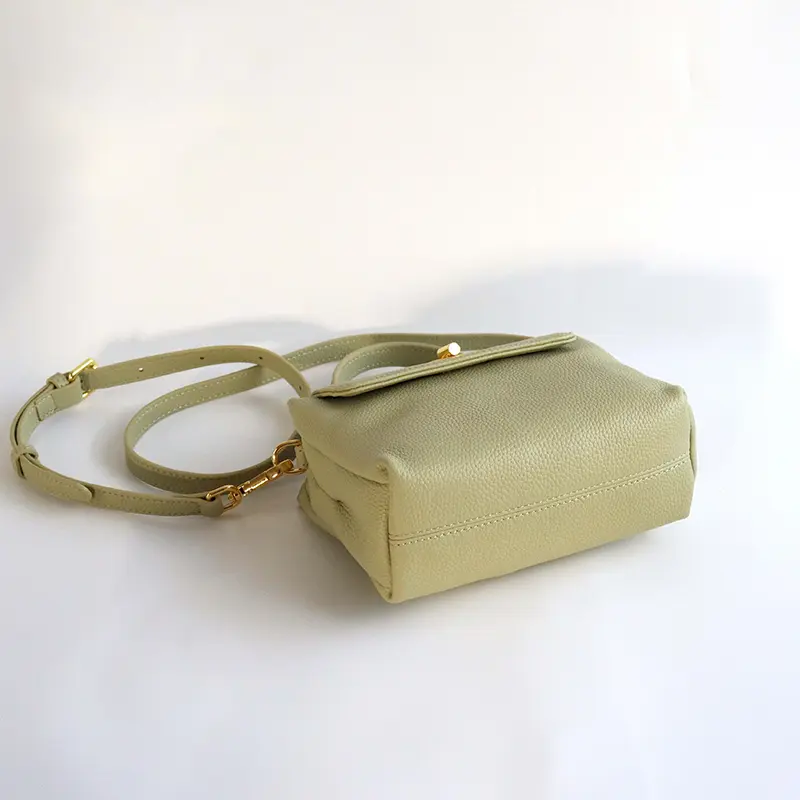 China Top Layer Cowhide Handbag Mini Bag Shoulder Small Handbag Manufacturer, Factory