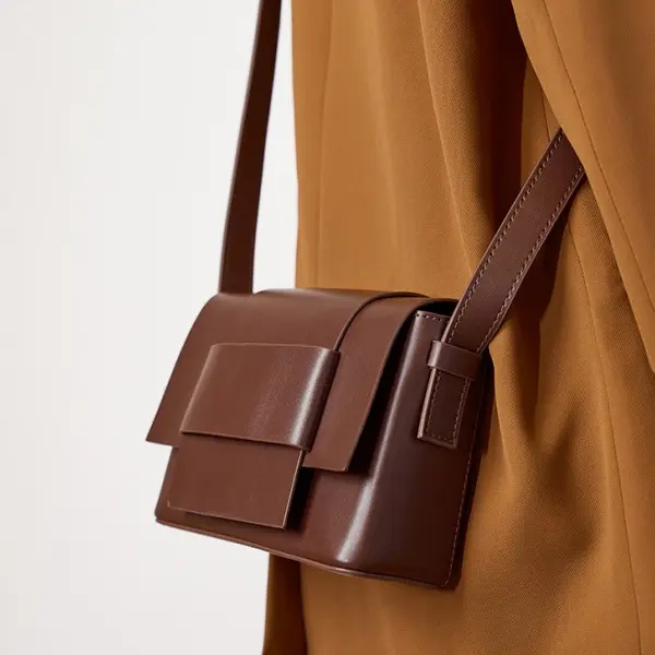 China New Arrival Unisex Genuine Leather Woven Crossbody Bag Soft Leather Small Bag Designer Shoulder Bag for Women Manufacturers, Factory