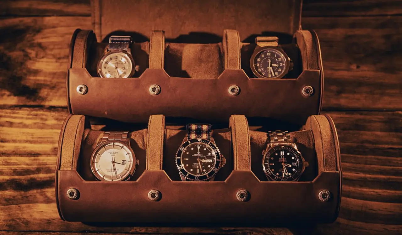 Flat Bottom Design Watch Roll Showcase