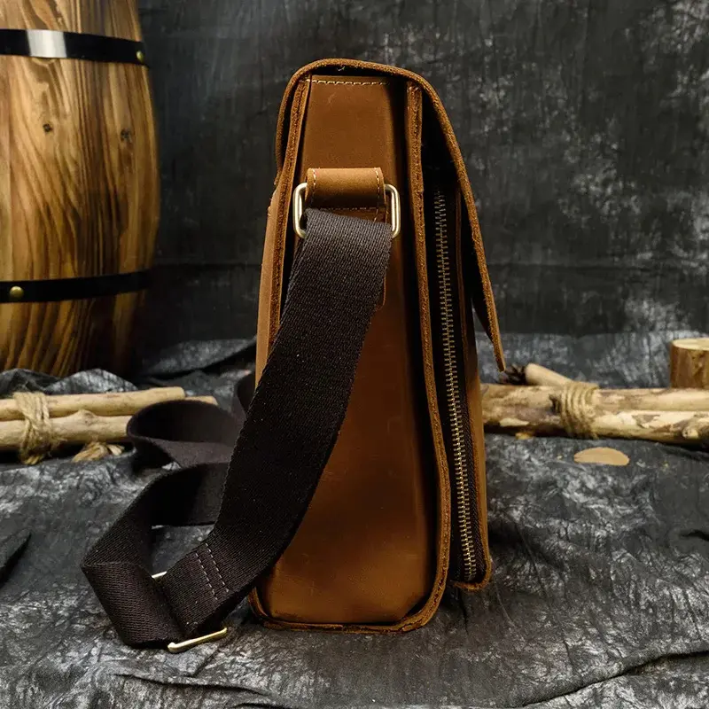 China Genuine Leather Large Capacity Messenger Crossbody Bag Vintage Laptop Bag Factories, Suppliers