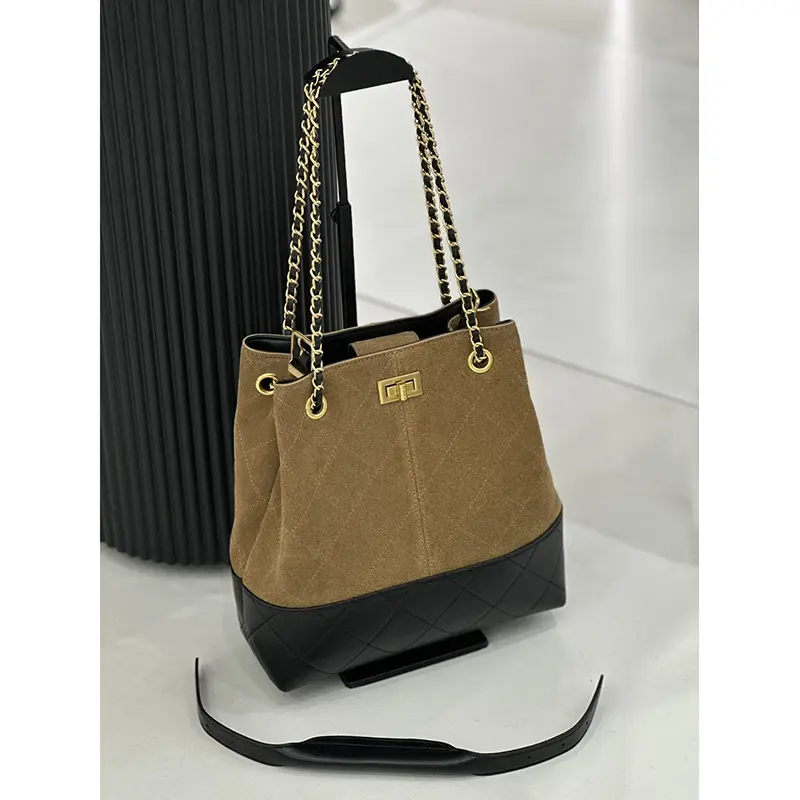 China Matte Leather Diamond Cowhide Retro Chain Shoulder Bag Bucket Bag Contrast Color Tote Bag Factories, Supplier