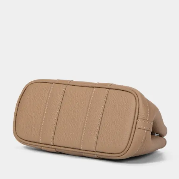 China New Women's Genuine Leather Handbag Summer Waterproof Buckle Luxury Casual Stylish Fashion Compact Open Shoulder Factory, Supplier