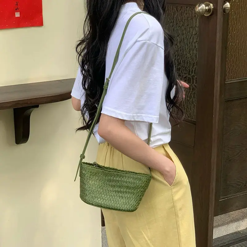 Wholesale Handmade Top-grain Cowhide Braided Dumpling Bag Factories, Supplier
