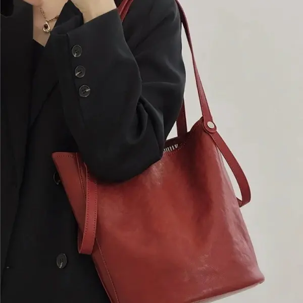 Wholesale Leather Classic 1-1.9L Magnetic Buckle Closure Waterproof Totebag for Outdoor & Business Use Manufacturers, Factories