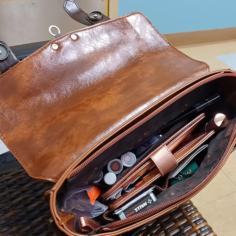 Wholesale Vintage Leather Shoulder Bag Preppy Messenger Bag Manufacturer, Supplier