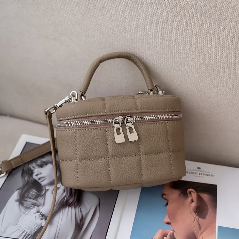 China Top Layer Cowhide Women's Cosmetic Bag Cowhide Handbag Messenger Bag Box Bag Manufacturer, Manufacturers