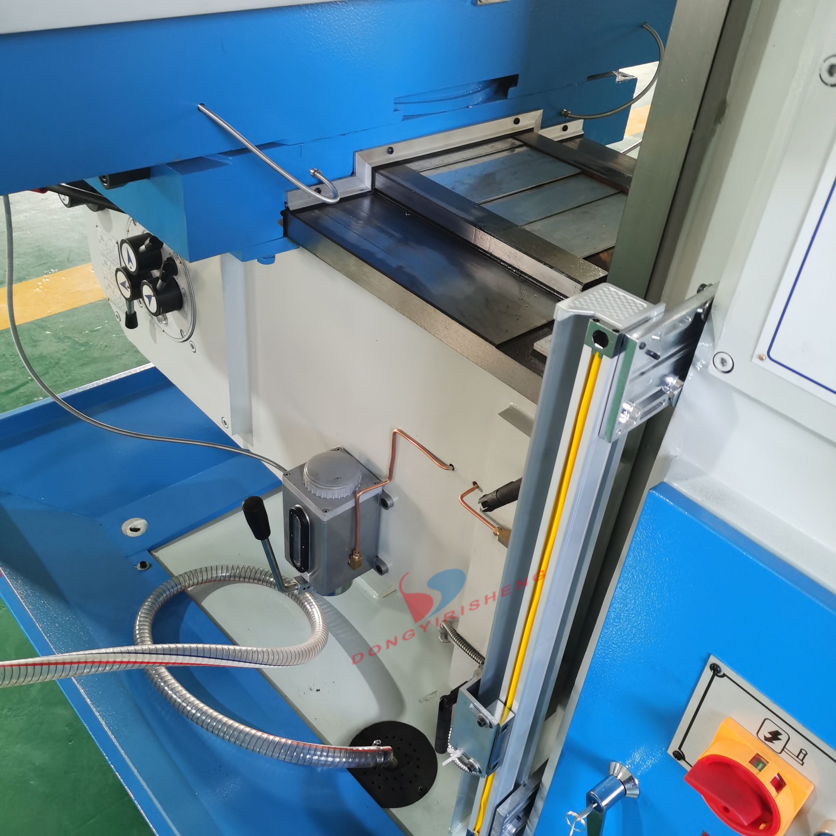 X6232 Universal Milling Machine with Rotary Milling Head More Convenient Manual Mills