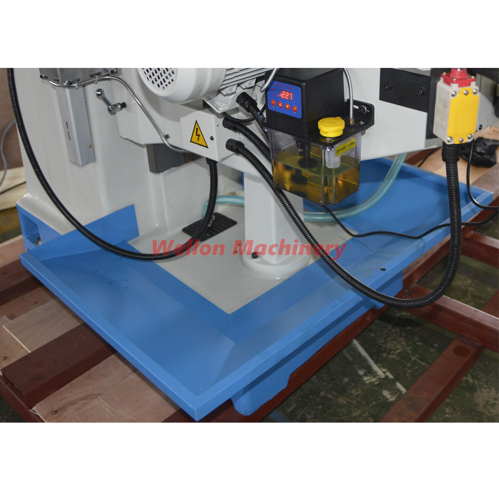 Coolant with oil tray