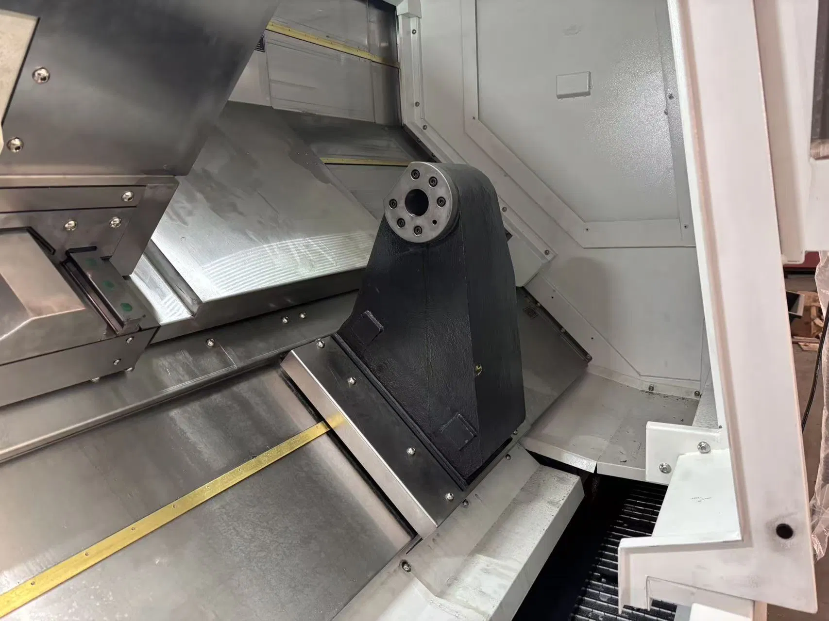 Swiss Type Tck56A Horizontal CNC Lathe Machine with 3-Jaw Chuck