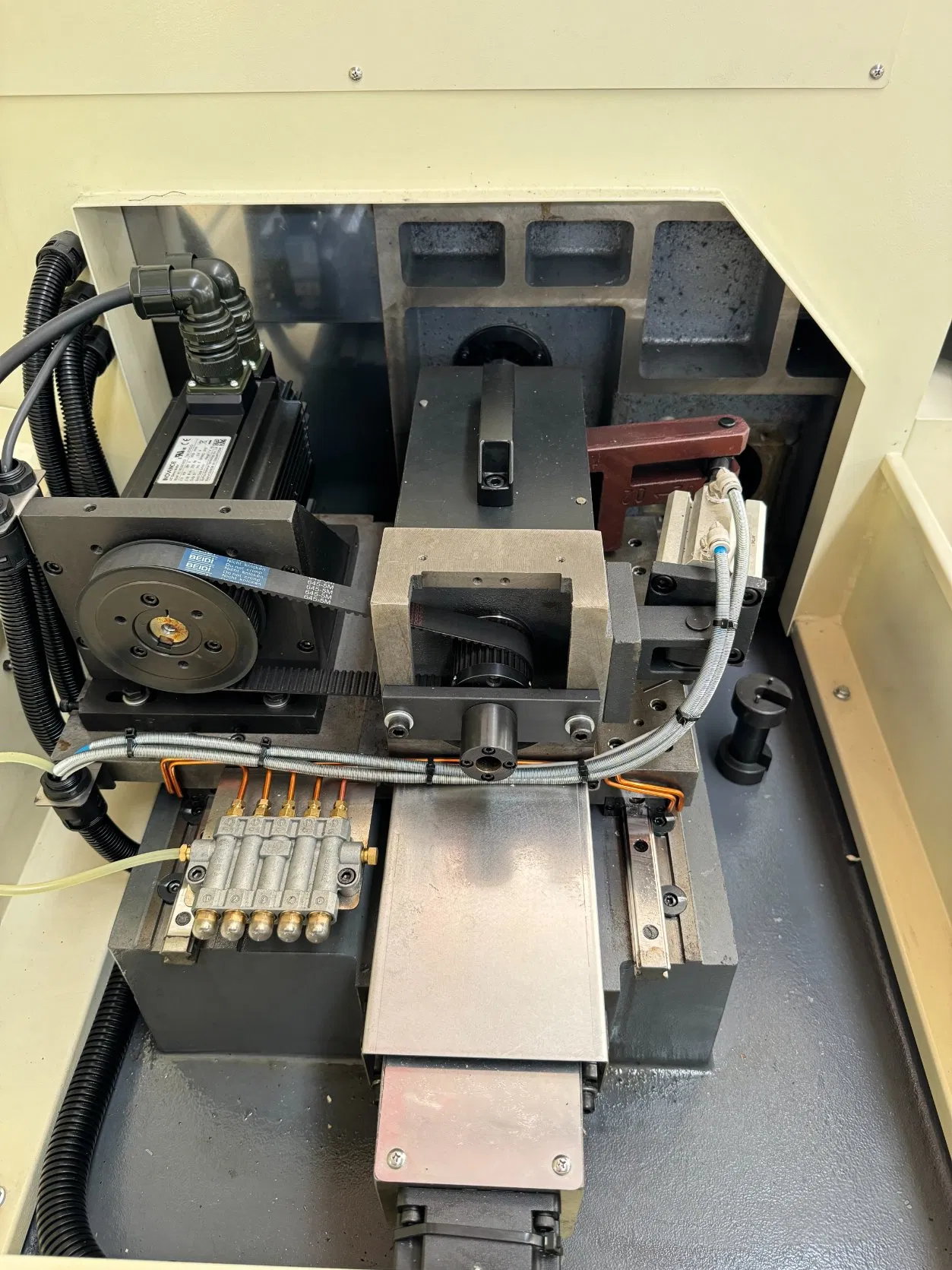 Ck1113 High Accuracy Sliding Head Lathe Swiss Type CNC Lathe Machine