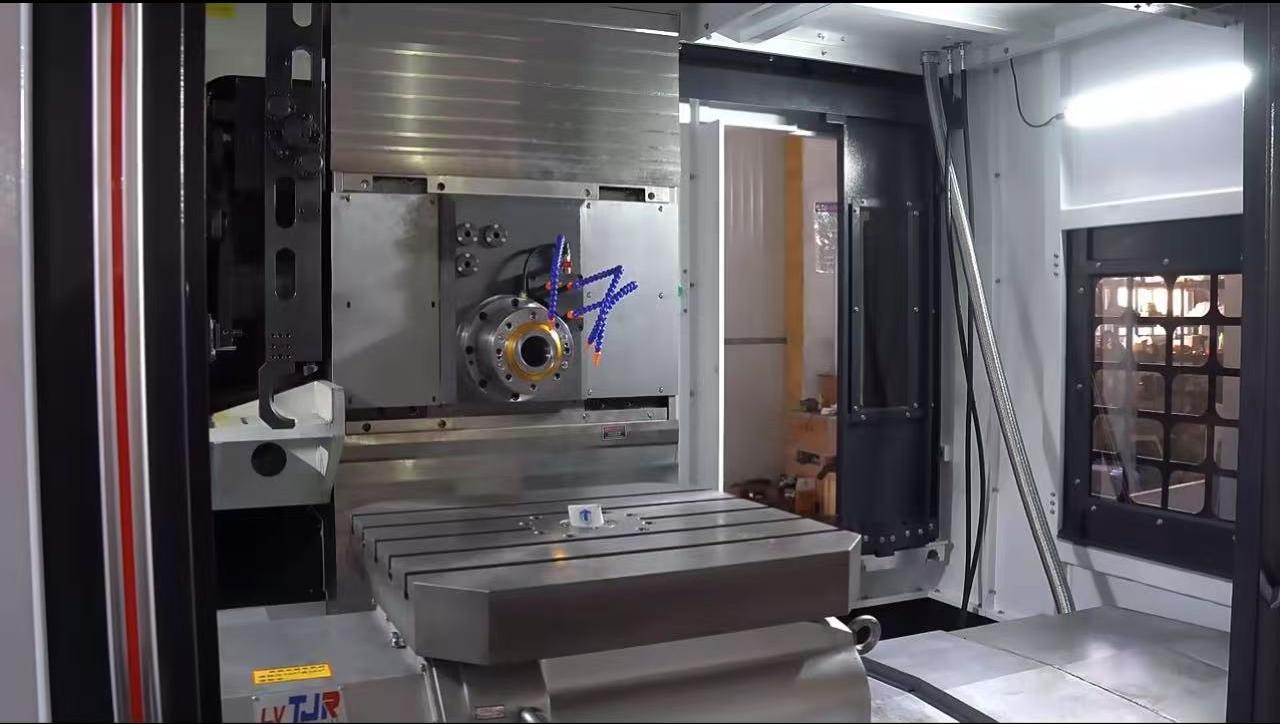 HMC500 CNC Automatic Horizontal Machining Center with BT40 Spindle Taper Fanuc/GSK System Horizontal Milling Machine