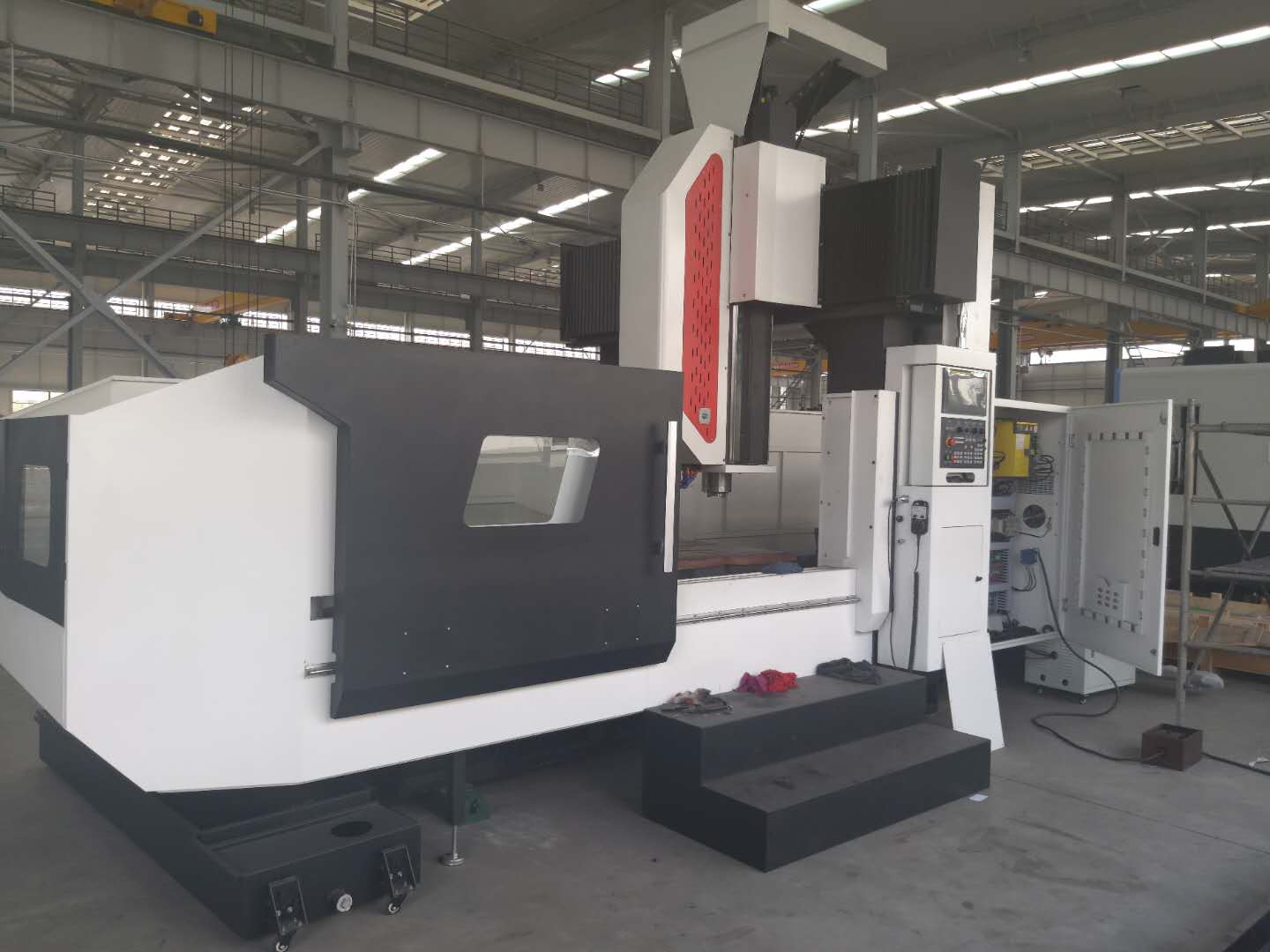 CNC GANTRY MACHINING CENTER