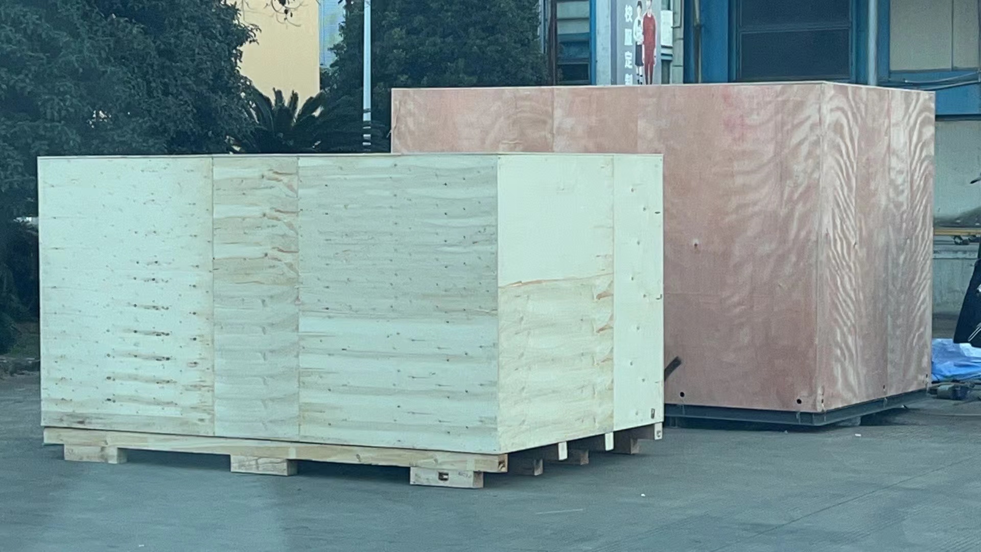 Packing and Delivery with Wooden Box